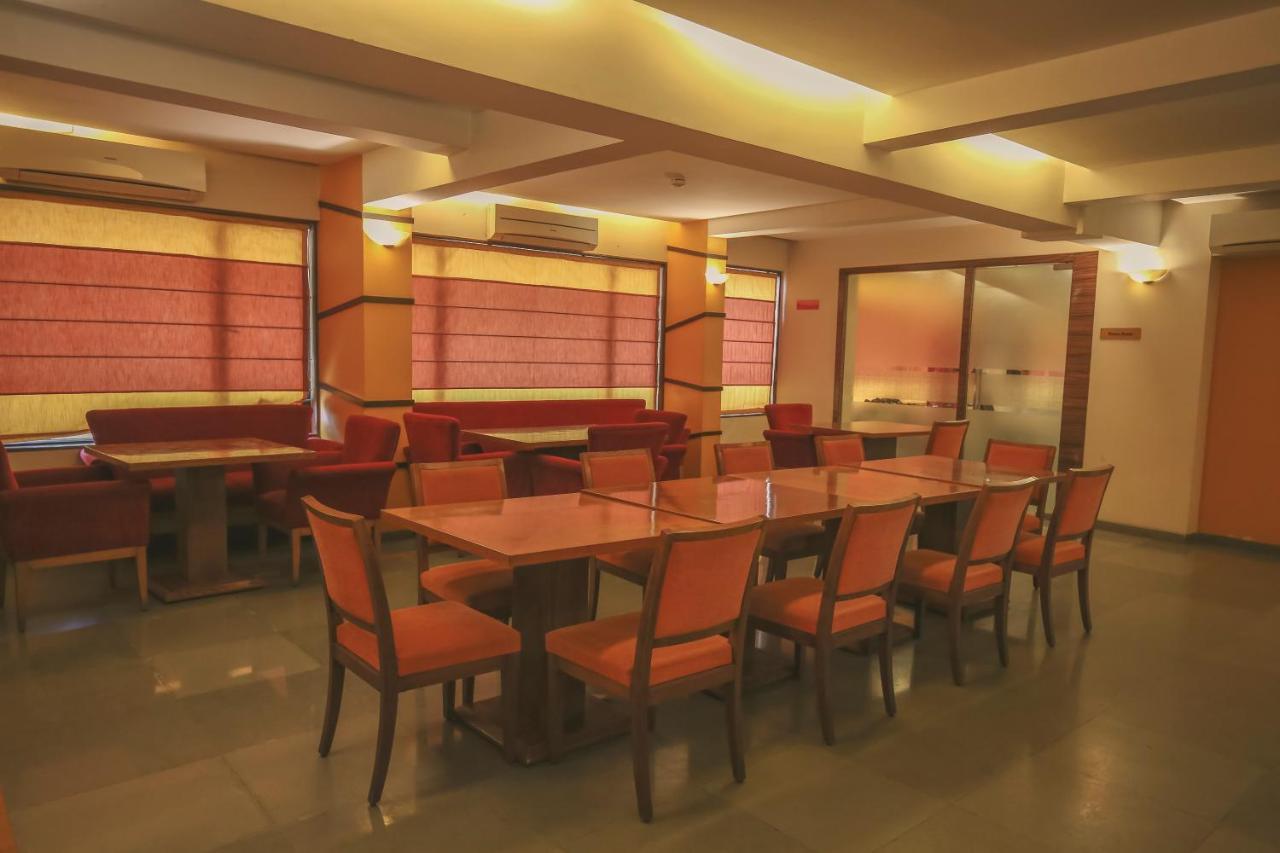 The Gold Haven Hotel Пюн Екстериор снимка